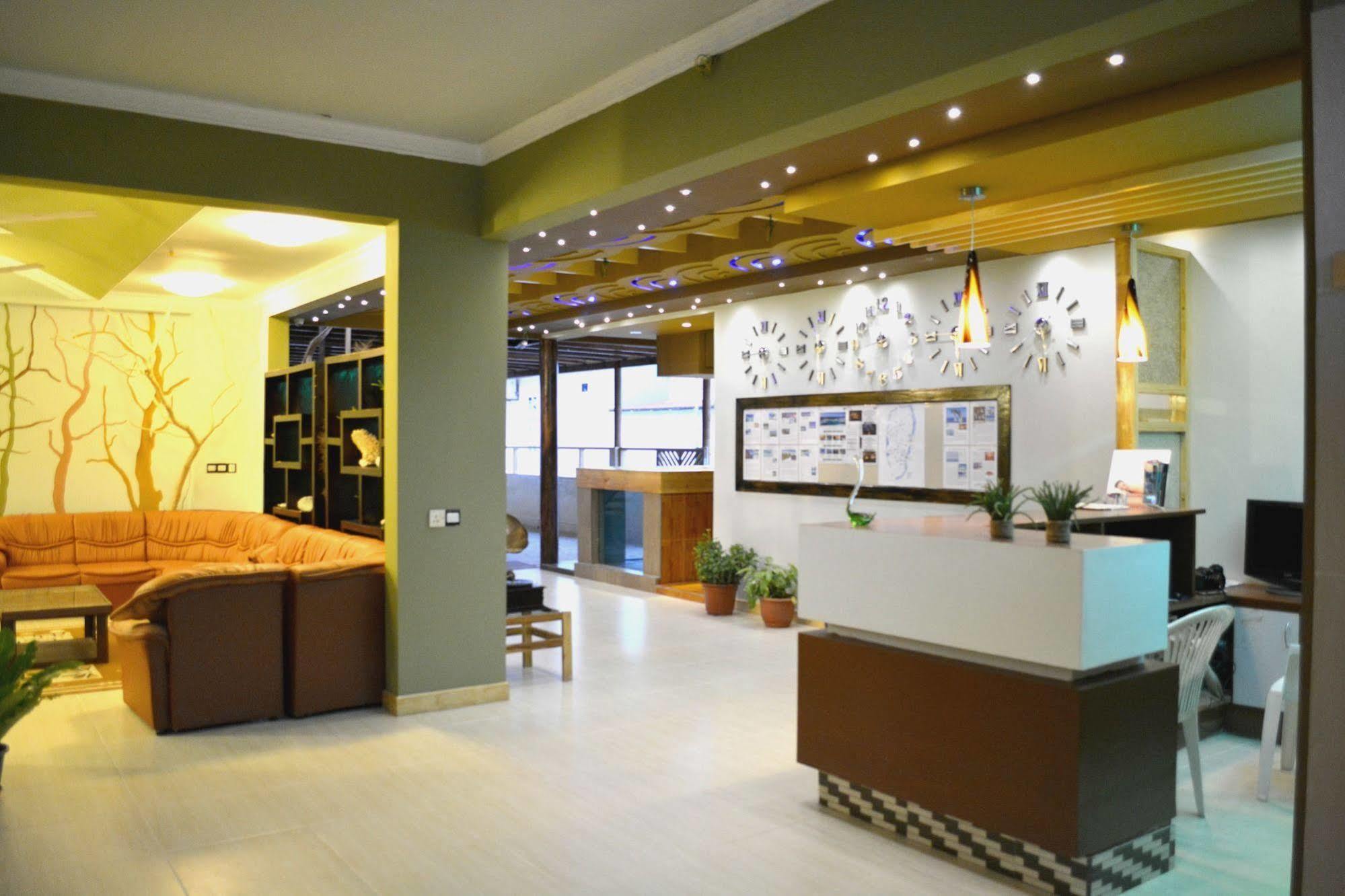 Lily Rest Maldives Hotel Maafushi Bagian luar foto